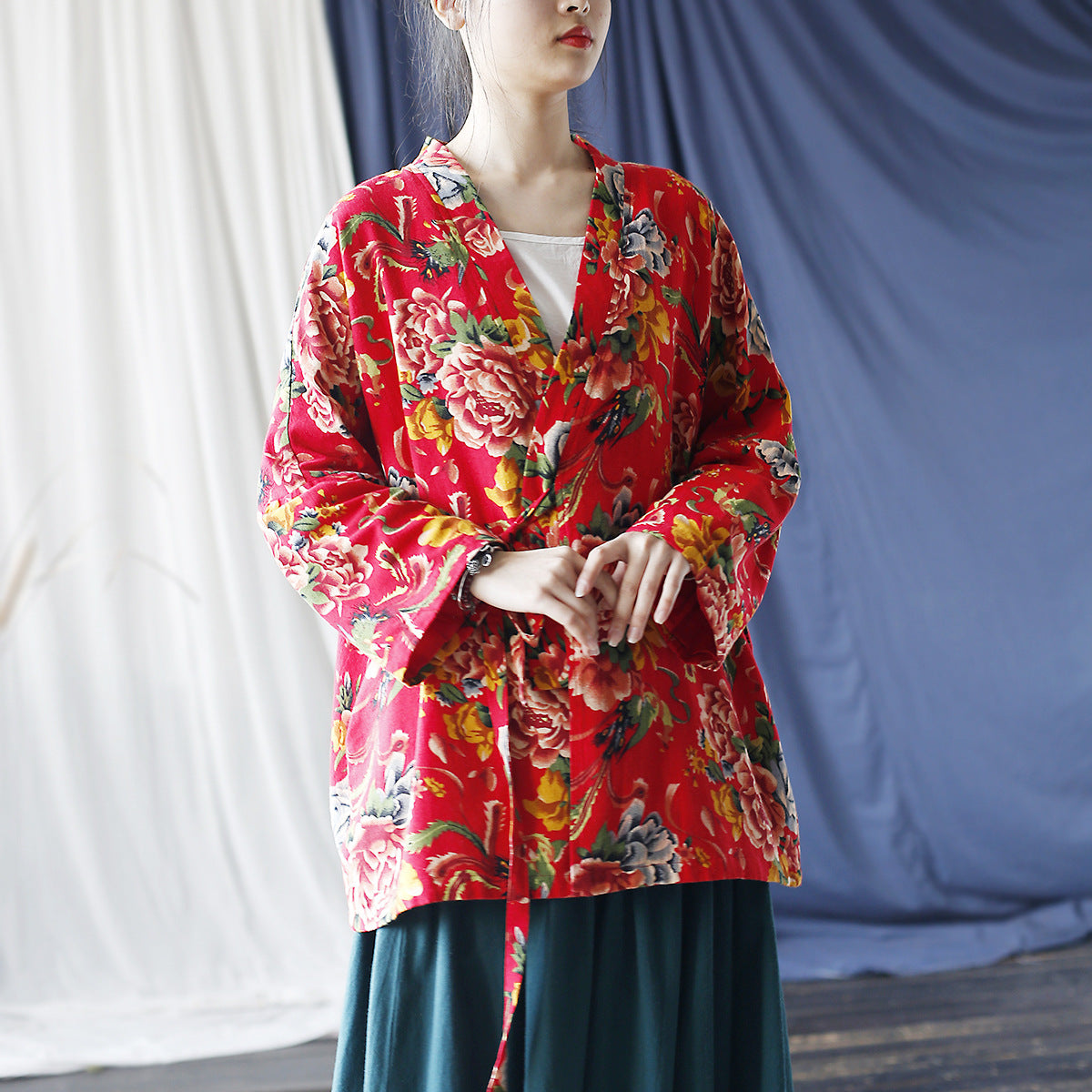 Printed Loose Printed Floral Cotton V-Neck Jacket. Red Vintage Cotton Linen Kimono